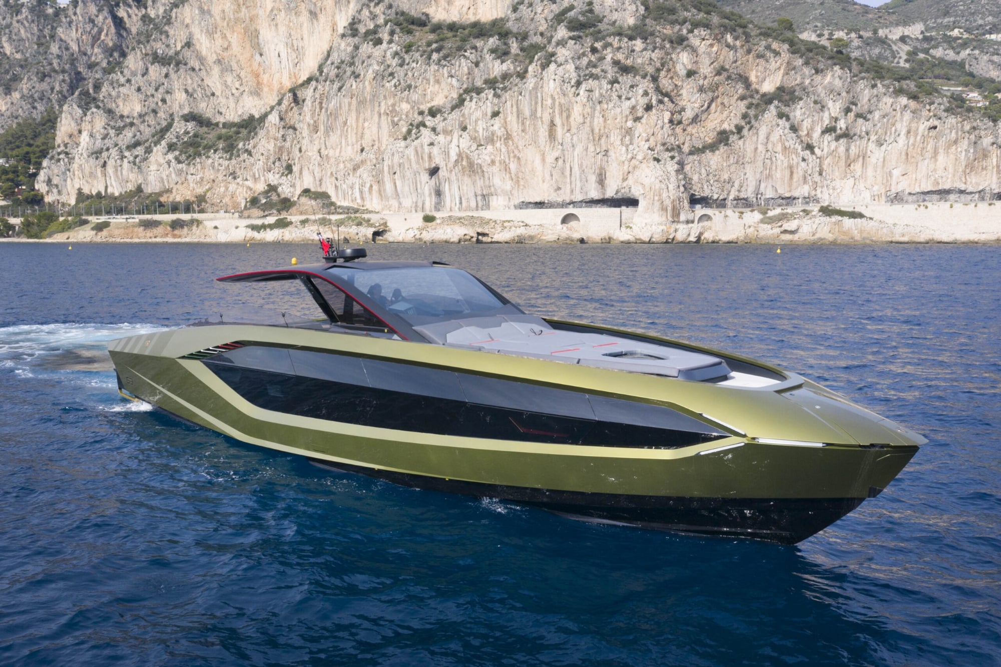 LAMBORGHINI 63 — 63 ft carbon-fibre hypercar of the sea