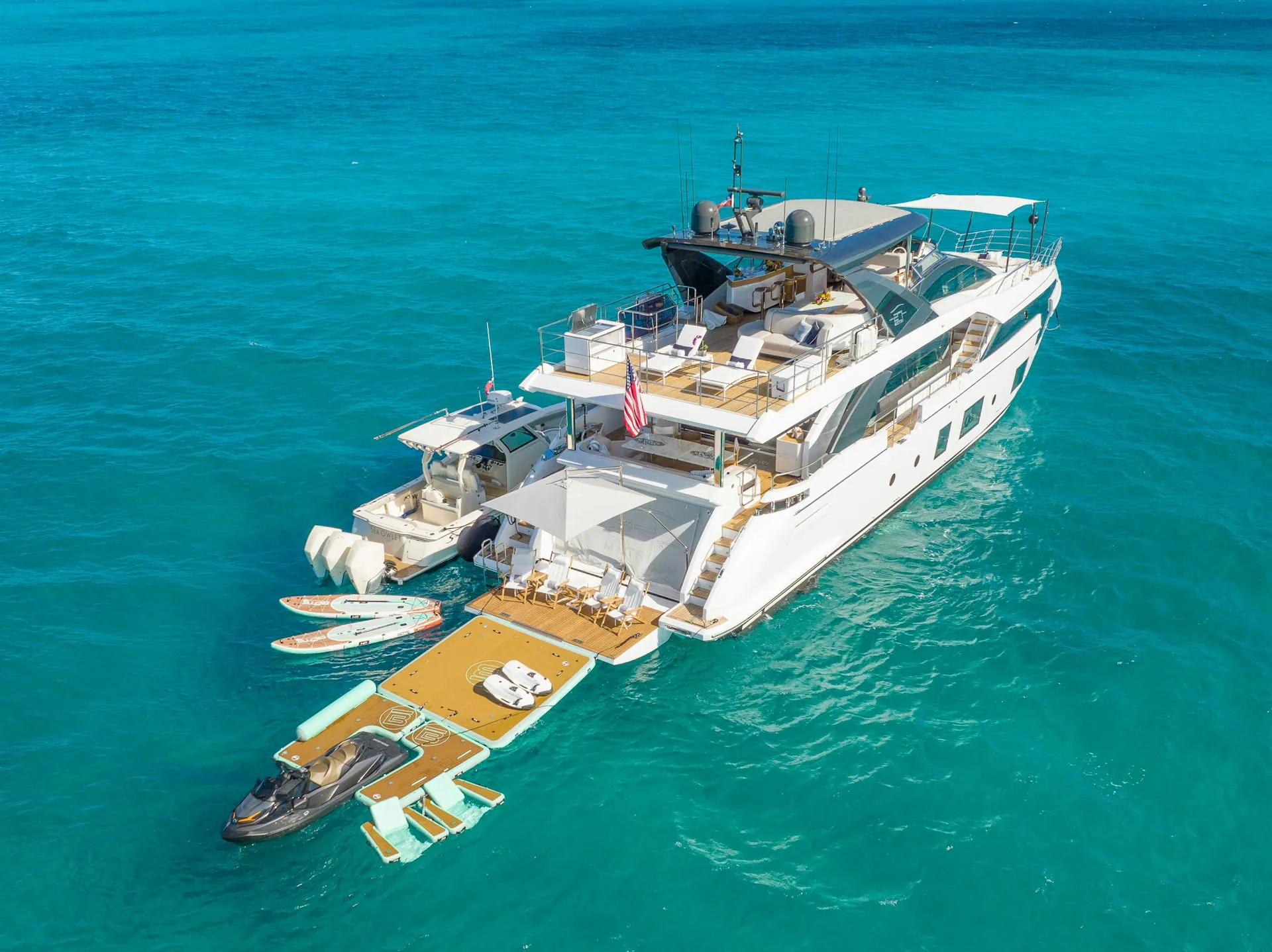 AZIMUT GRANDE 27M — 26.7 m carbon flybridge — light, open, unmistakably Azimut