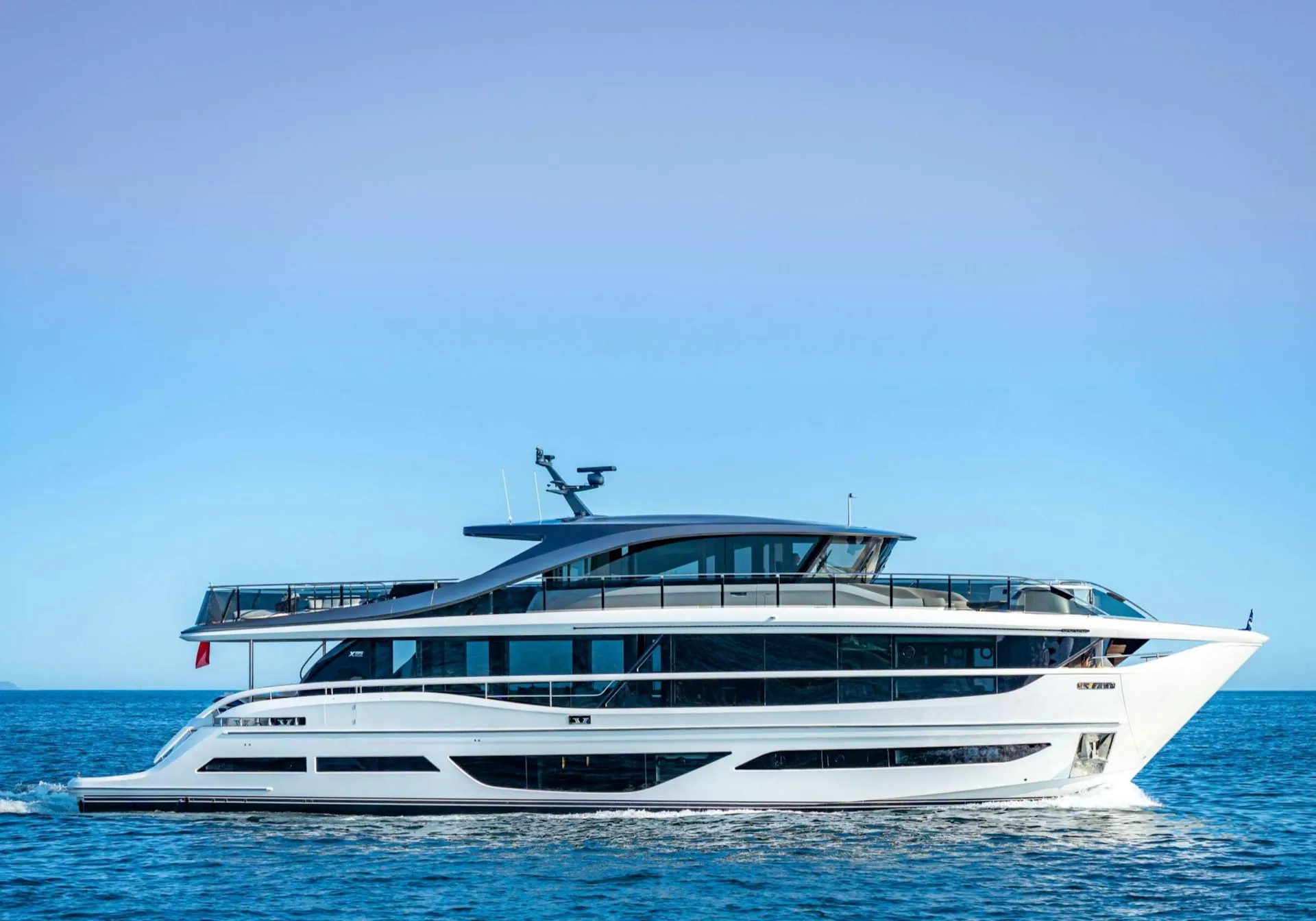 PRINCESS X95 — 28.9 m super flybridge — volume rarely found at this length