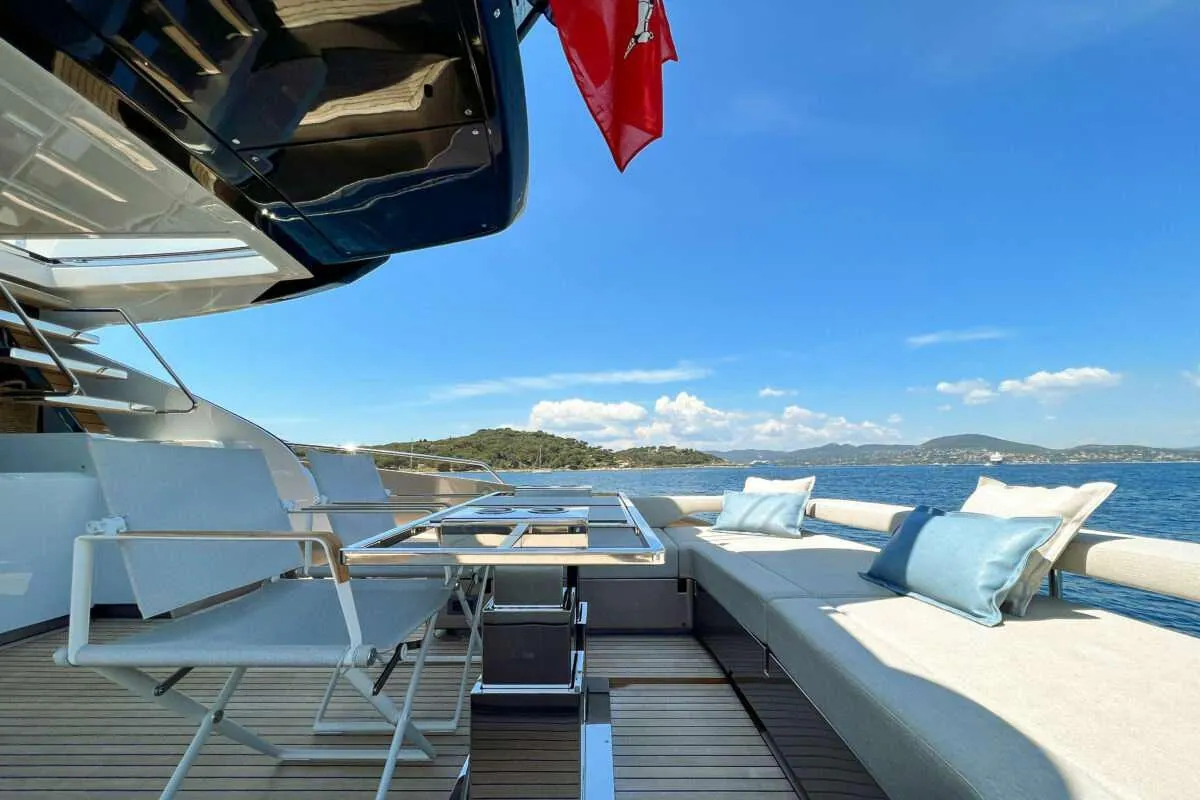 RIVA 88 FOLGORE — 26.7 m Italian icon — Monaco, Portofino and beyond